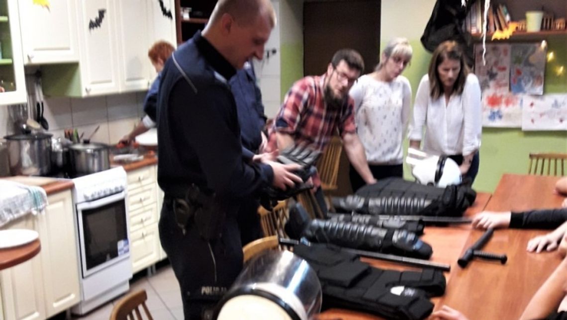 Dzielnicowi na spotkaniu z nieletnimi Dzielnicowi na spotkaniu z nieletnimi