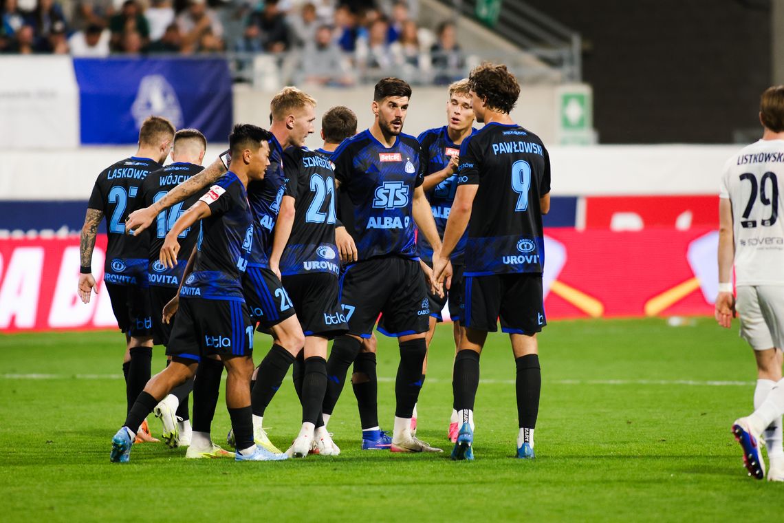 Gol kapitana wystarczył! Ruch wygrywa skromnie i wywozi trzy punkty z województwa podkarpackiego Gol kapitana wystarczył! Ruch wygrywa skromnie i wywozi trzy punkty z województwa podkarpackiego