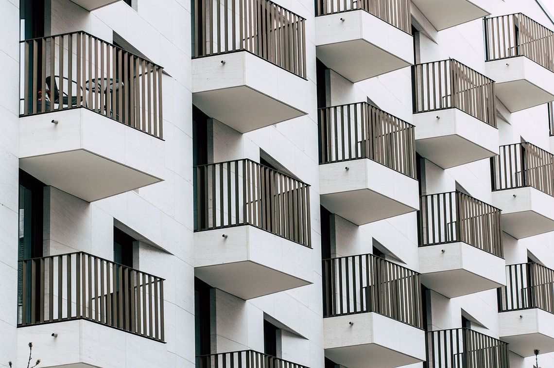 Jak oblicza się klasę energetyczną budynku? Kluczowe parametry świadectwa