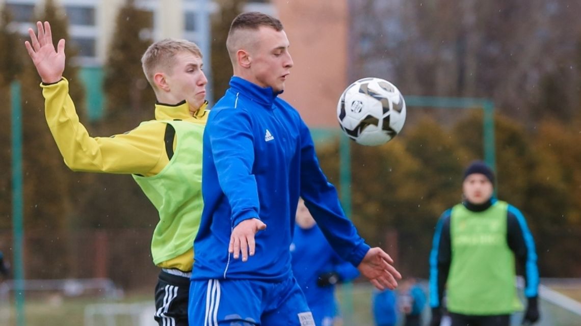 Juniorzy Ruchu Chorzów zagrali przeciwko rówieśnikom z Warty Poznań