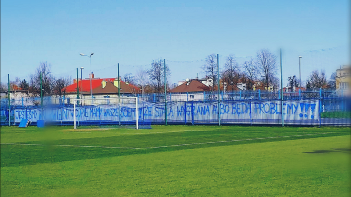 Kibice grożą piłkarzom Kibice grożą piłkarzom