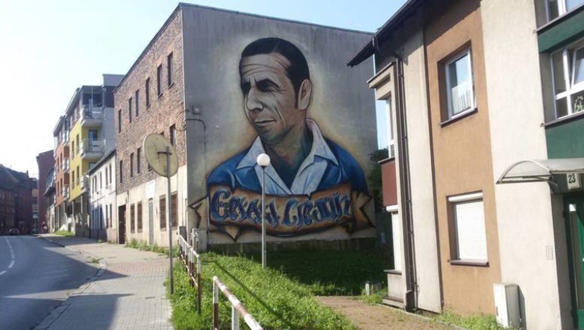 Kibice naprawili mural z Gerardem Cieślikiem Kibice naprawili mural z Gerardem Cieślikiem