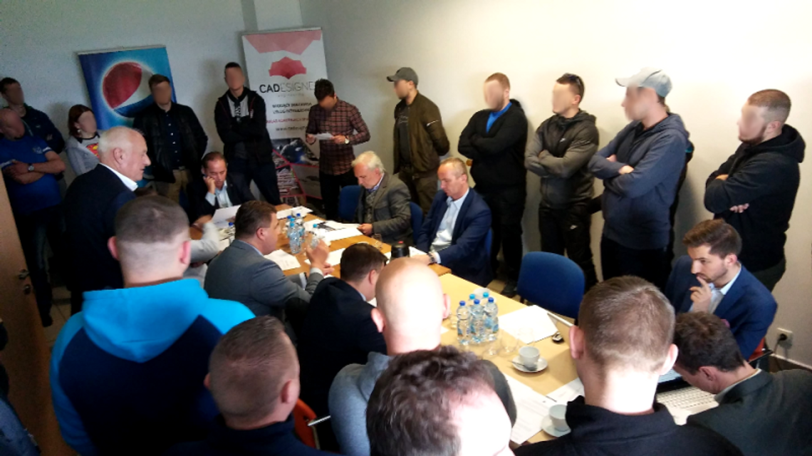 Kibice Ruchu na posiedzeniu rady nadzorczej Kibice Ruchu na posiedzeniu rady nadzorczej