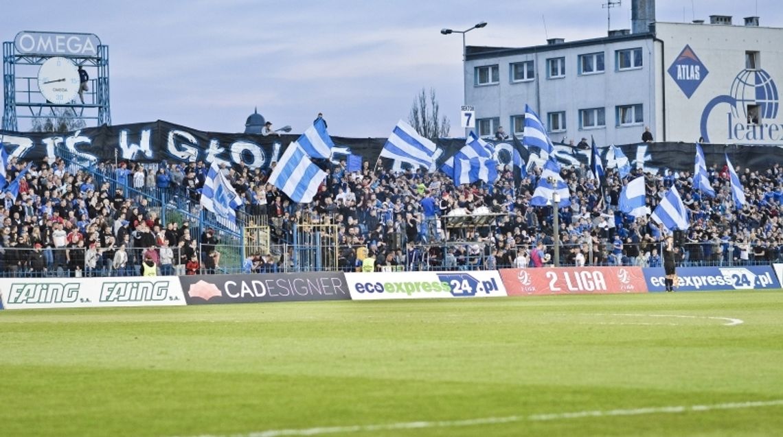 Kibice Ruchu z pomocą dla seniorów Kibice Ruchu z pomocą dla seniorów