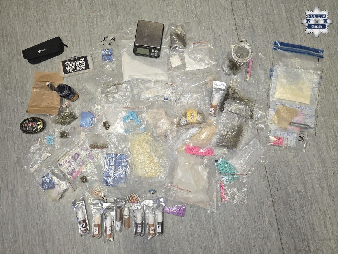 Kilogram narkotyków i broń u chorzowskiego dilera [ZDJĘCIA]