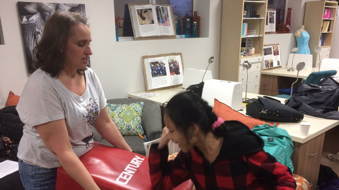 Kobiety uczą się samoobrony