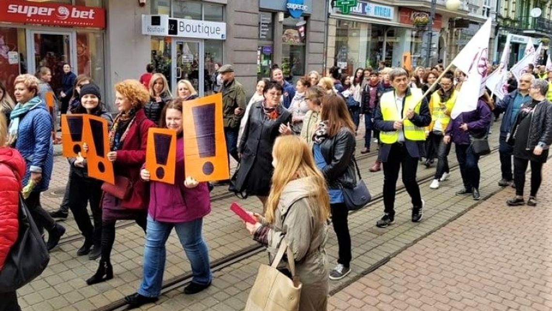 Kolejna demonstracja chorzowskich nauczycieli Kolejna demonstracja chorzowskich nauczycieli