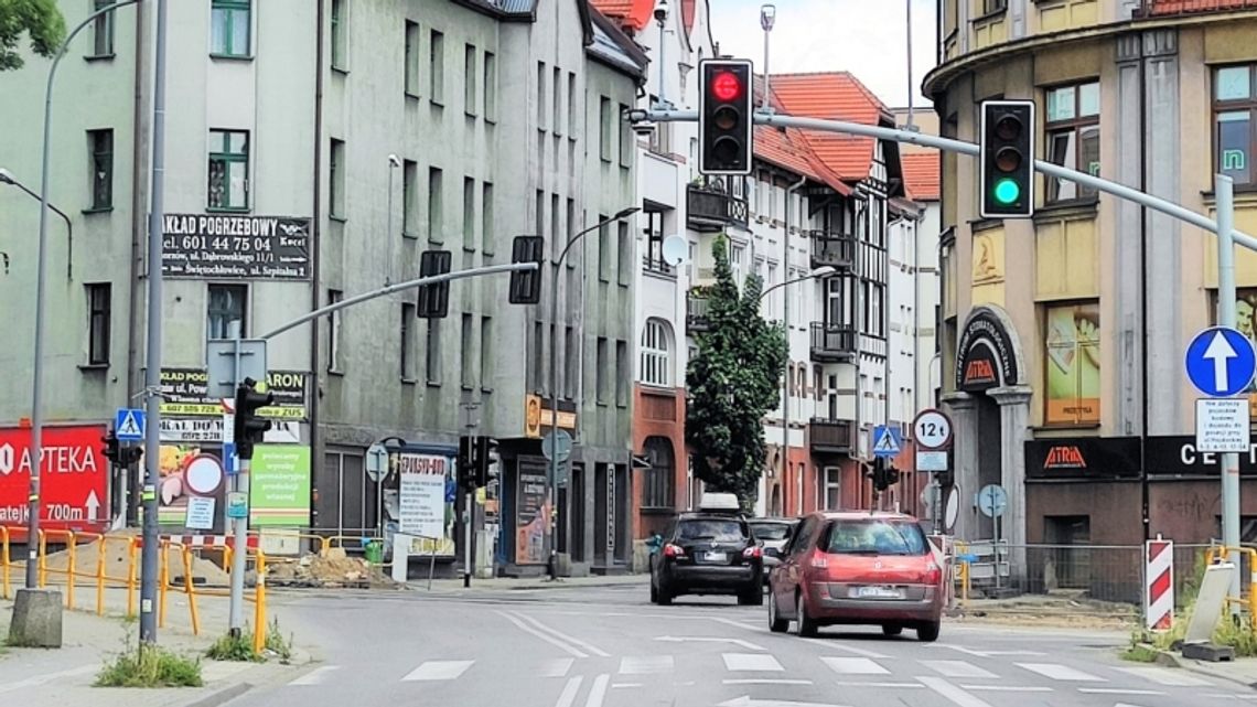 Kolejny etap prac remontu torowiska. Zmiana organizacji ruchu w obrębie skrzyżowania ulic Hajduckiej i Dąbrowskiego