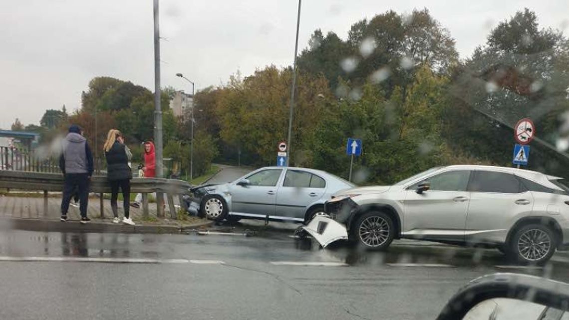 Kolizja przy zjeździe na DTŚ