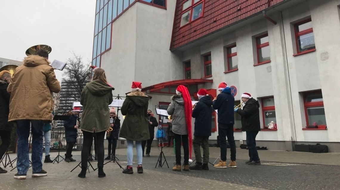 Koncert kolęd pod oknami 