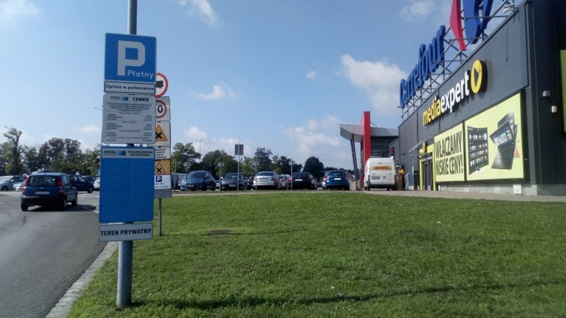Koniec z darmowym parkowaniem przy CH AKS
