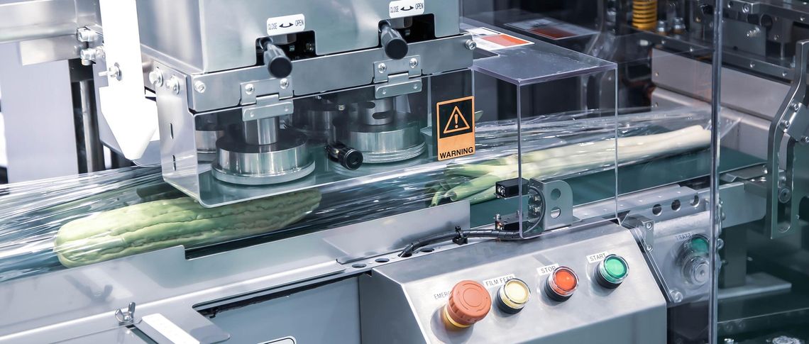 Maszyny flow pack – w jaki sposób usprawniają produkcję w branży spożywczej?