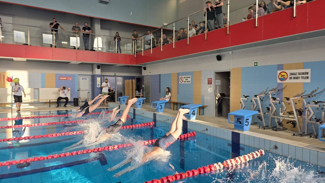 Medale, uśmiechy i sportowa pasja. Tak wyglądały noworoczne zawody pływackie w Świętochłowicach!
