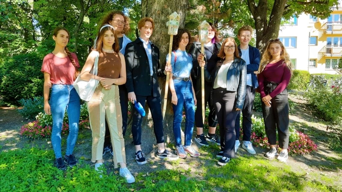 Młodzieżowa Rada Miasta zamontowała hotele dla owadów Młodzieżowa Rada Miasta zamontowała hotele dla owadów