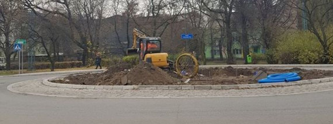 Młot hutniczy stanie na rondzie w centrum Chorzowa