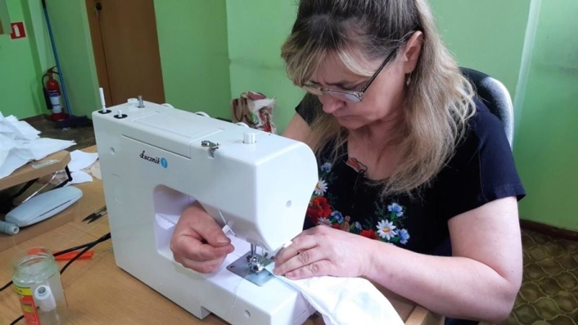 Motorniczowie szyją maseczki Motorniczowie szyją maseczki