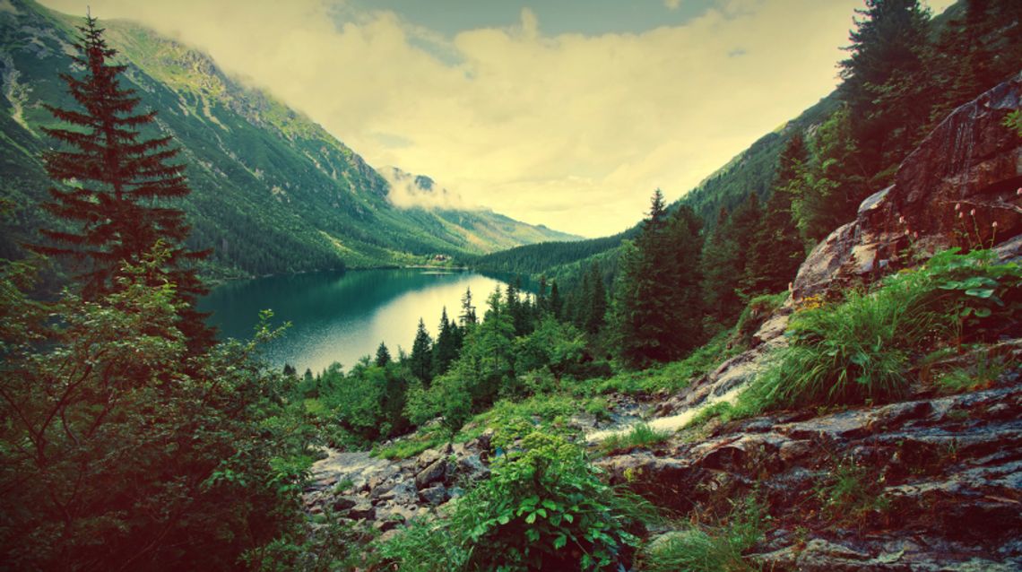 Multimedialne podróże po kulturach świata