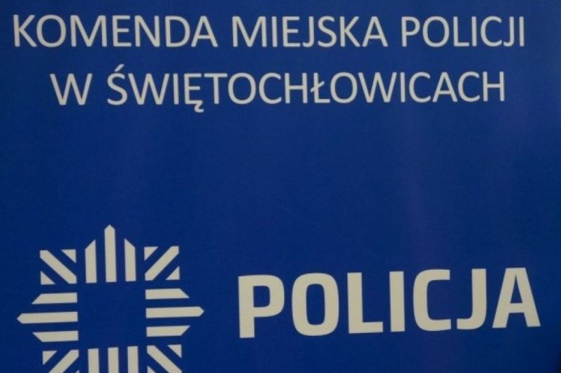 Mundur, który daje poczucie bezpieczeństwa. Mieszkanka podziękowała świętochłowickim policjantom za uratowanie życia