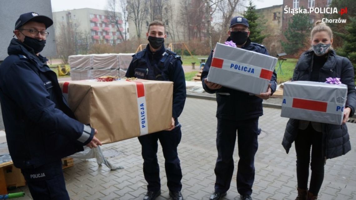 Mundurowi odwiedzili najmłodszych