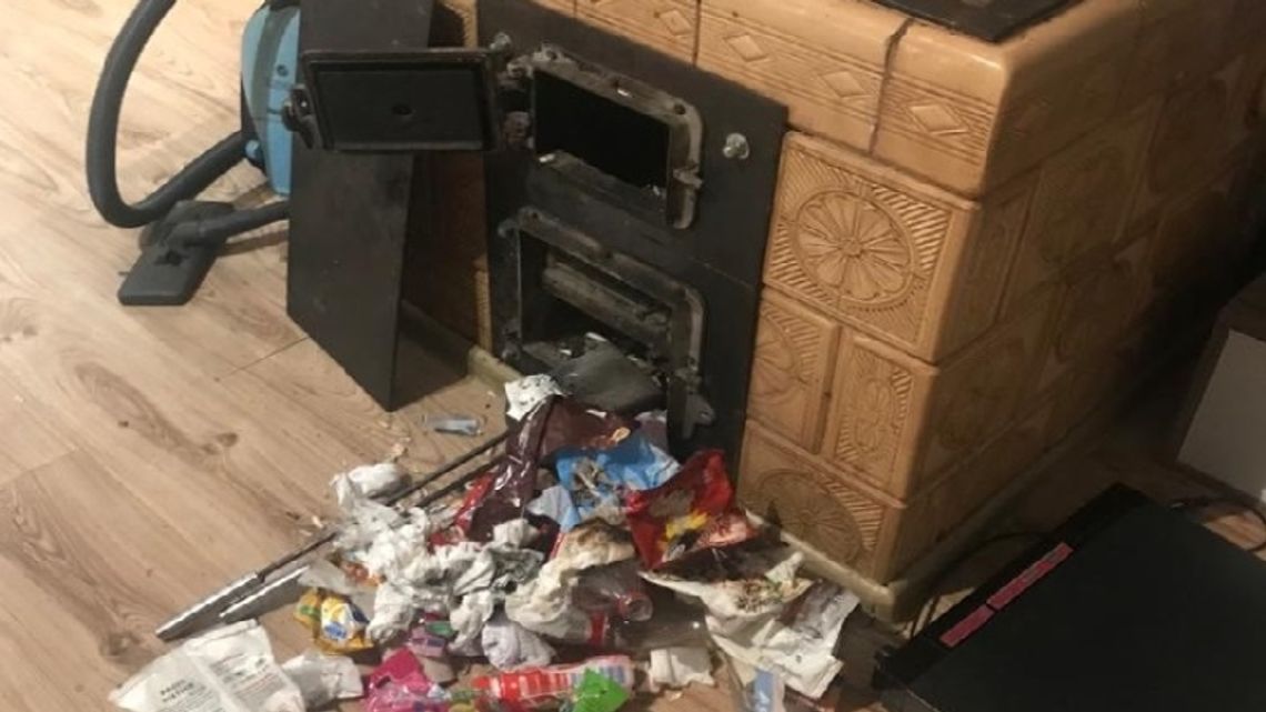 Narkotyki ukryte w piecu kaflowym