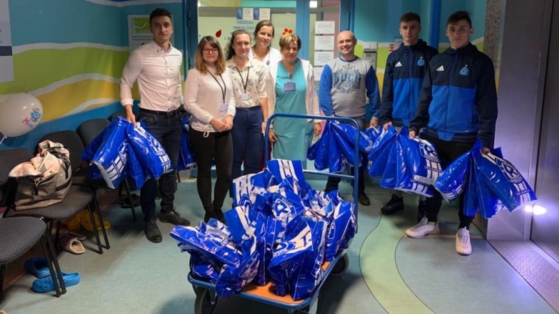 Niebiescy odwiedzili małych pacjentów