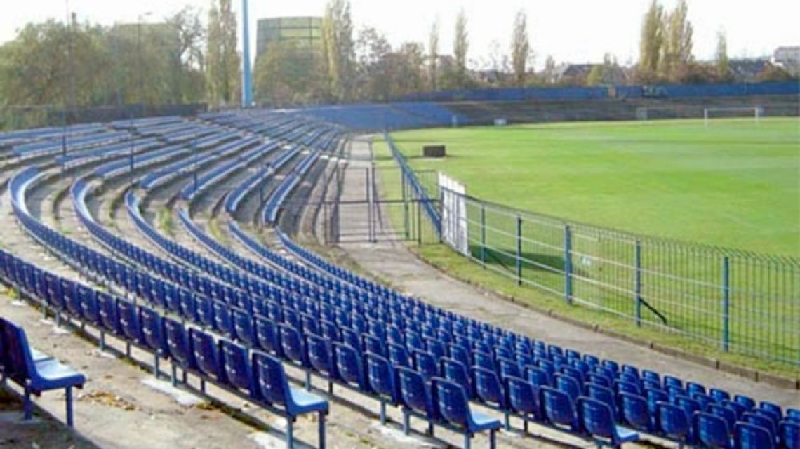 „Niebiescy” wygrali z Hutnikiem