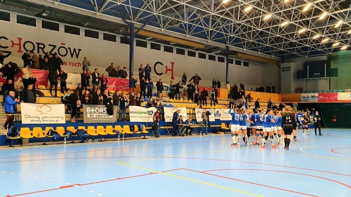 "Niebieskie" gromią Karkonosze w meczu na szczycie 1 ligi "Niebieskie" gromią Karkonosze w meczu na szczycie 1 ligi