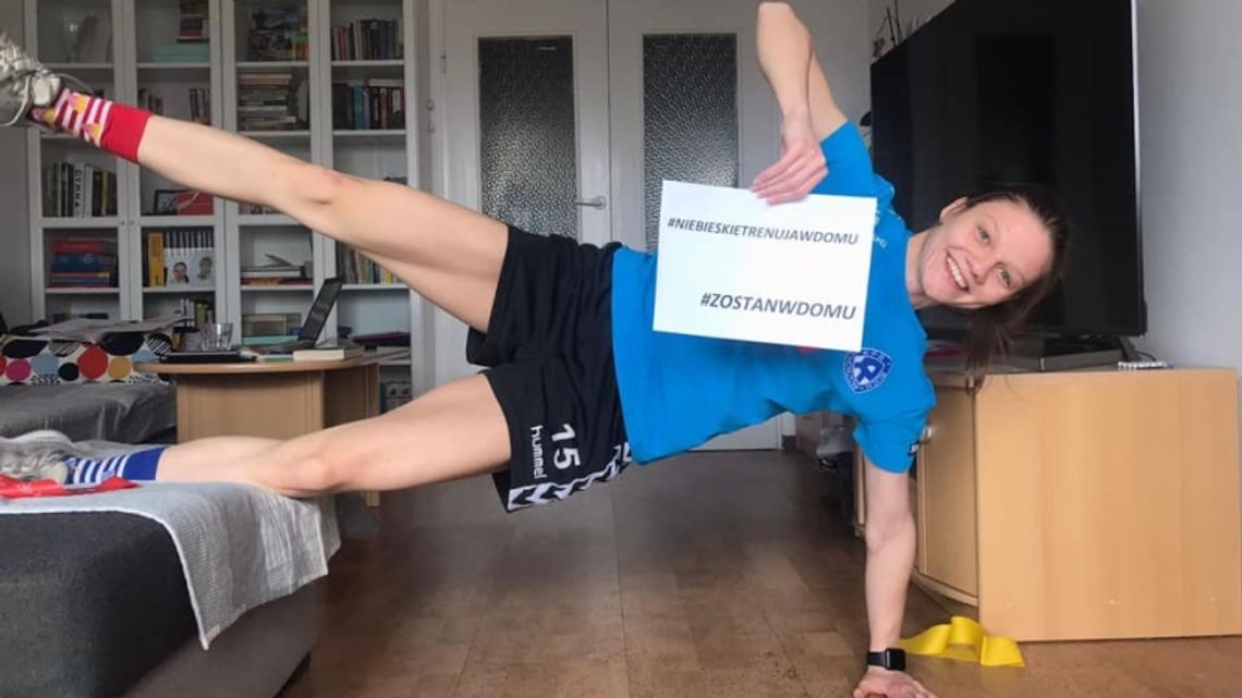 Niebieskie trenują w domu Niebieskie trenują w domu