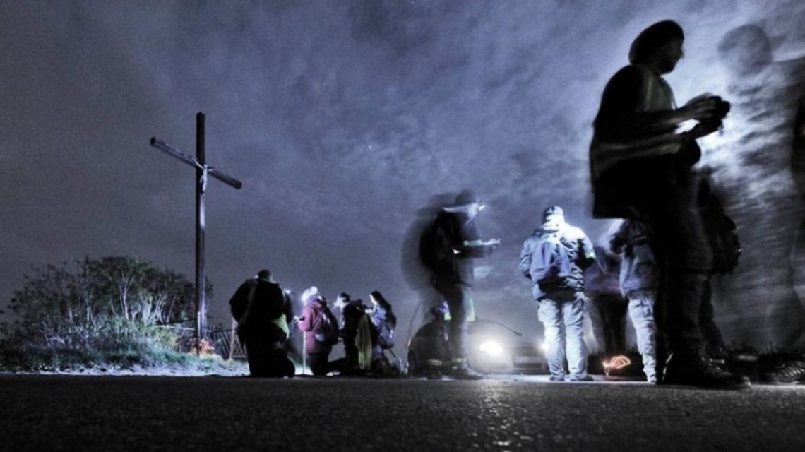 Nocna Droga Krzyżowa w Maciejkowicach. "Chcemy aby włożony przez nas trud pomógł jeszcze bardziej duchowo przeżyć tę jedność z Jezusem"