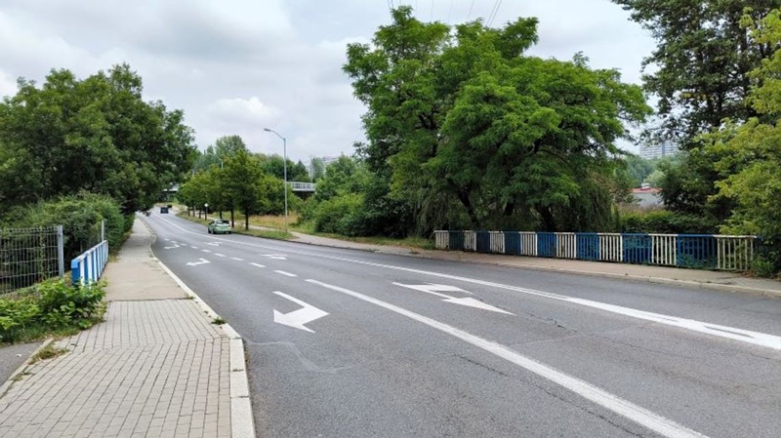 Nowe utrudnienia czekają kierowców na Klimzowcu. Rusza remont mostu nad Rawą.