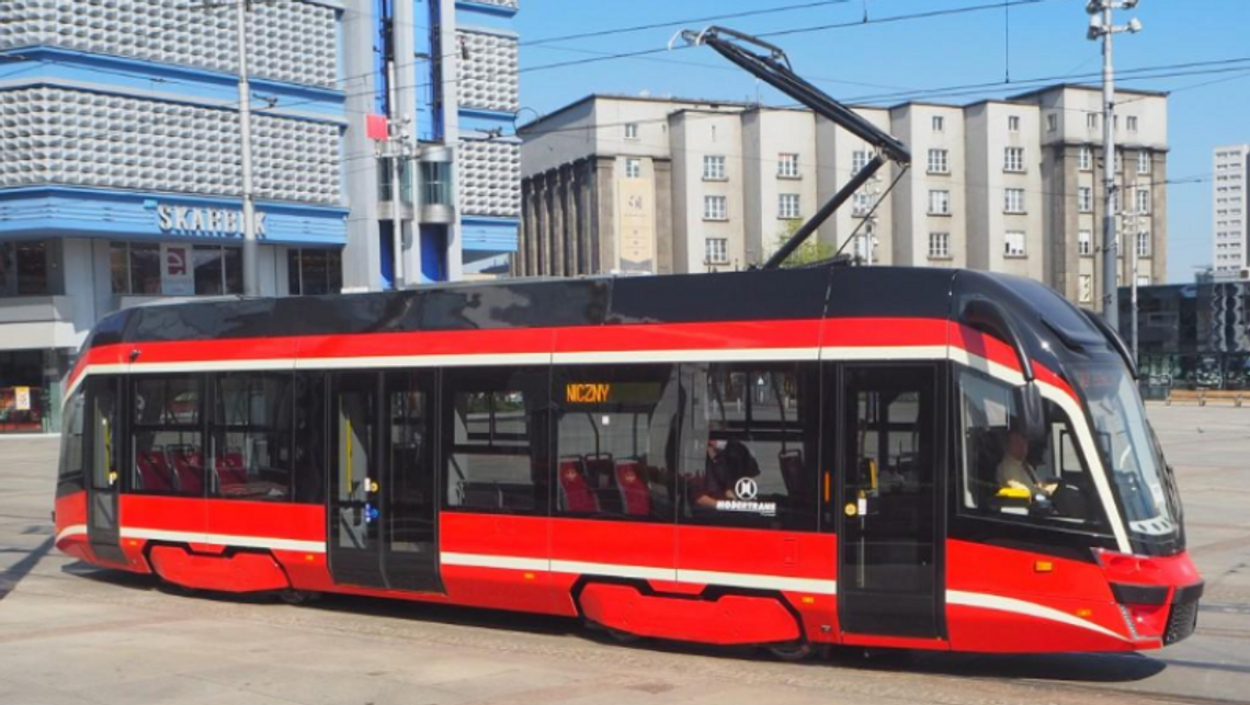 Nowy tramwaj wyrusza na linię Nowy tramwaj wyrusza na linię
