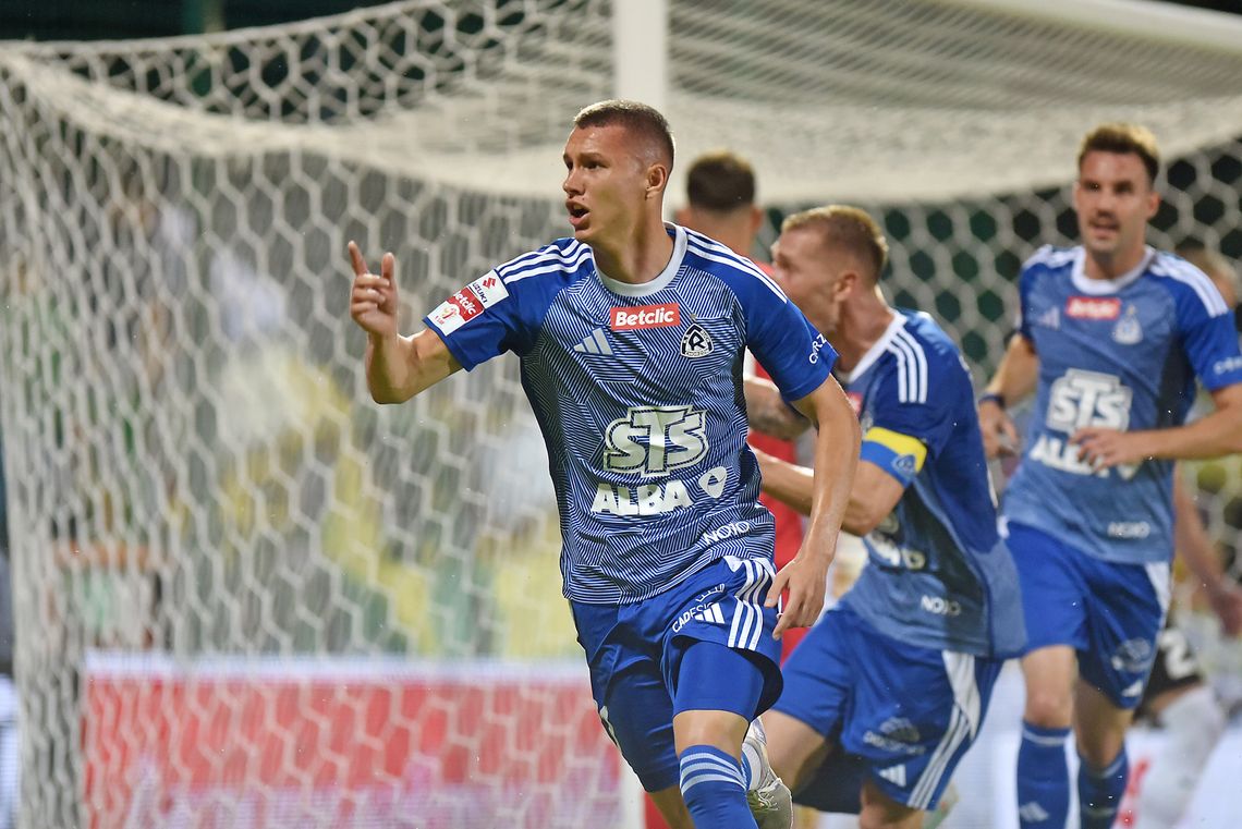 Obroniony karny, przerwany mecz i gol tuż przed ostatnim gwizdkiem. Ruch remisuje z Puszczą