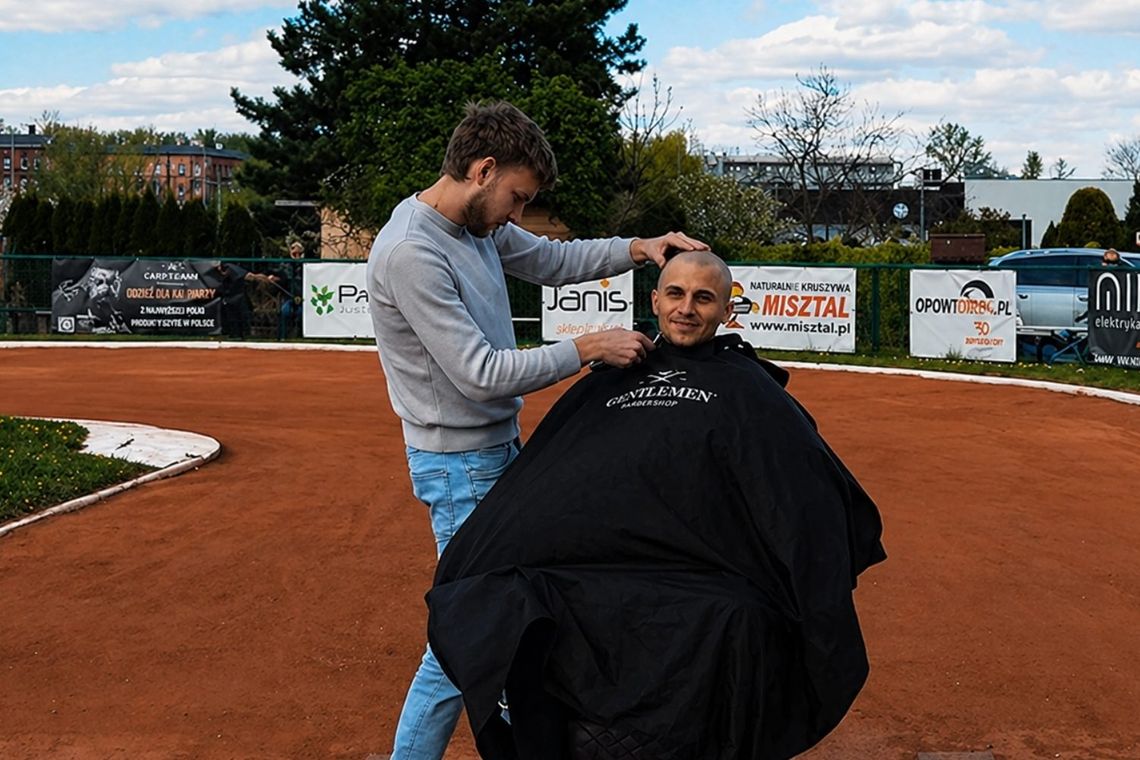 Ogolili głowy własne i swoich rywali. Śląsk Świętochłowice z efektownym zwycięstwem i pięknym gestem dla Cancer Fighters!