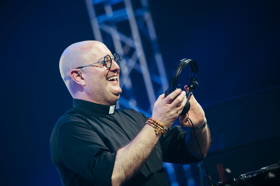 Padre Guilherme podbił serca chorzowskiej publiczności, a jego występ stał się hitem sieci! Padre Guilherme podbił serca chorzowskiej publiczności, a jego występ stał się hitem sieci!