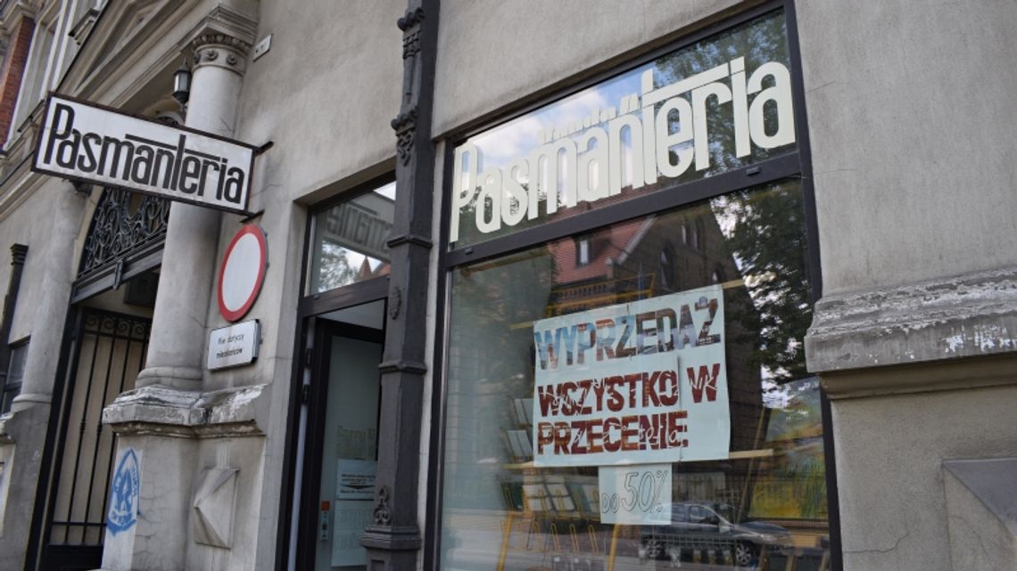 Pasmanteria przy ul. 3 Maja zostanie zamknięta. Trwa wyprzedaż ostatnich produktów [ZDJĘCIA]