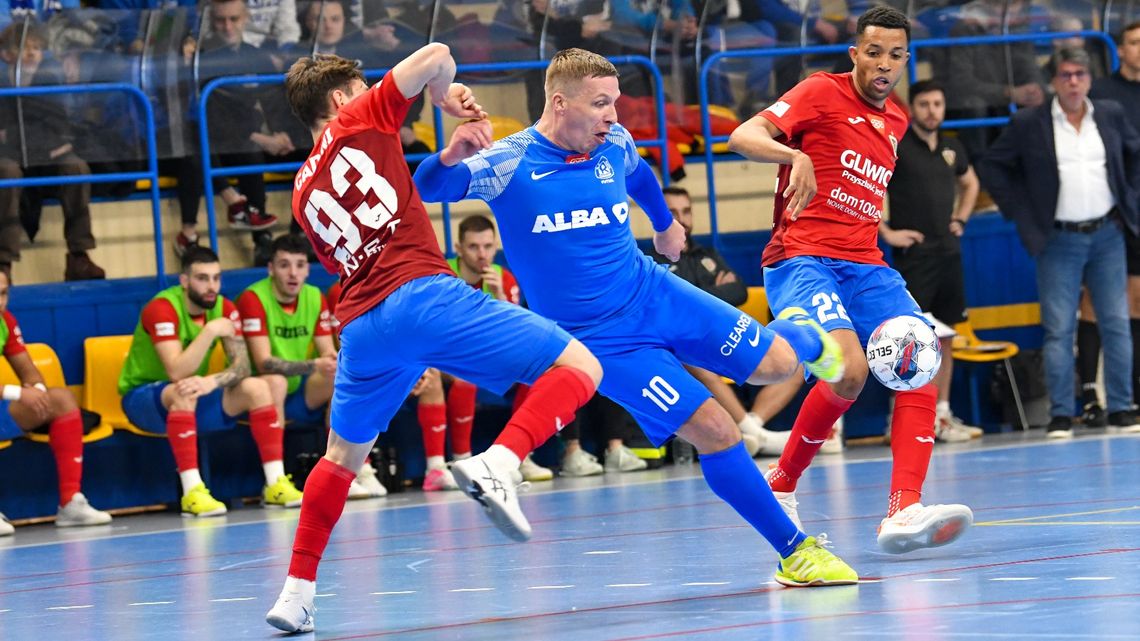 Piast pewnie pokonuje futsalowy Ruch. Hala w Chorzowie wypełniona po brzegi [ZDJĘCIA]