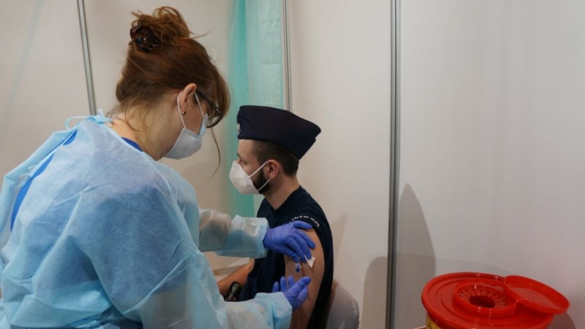 Pierwsi chorzowscy policjanci zaszczepieni