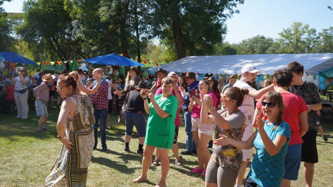 Piknik z Republiką w Maciejkowicach. „Zabawa jest doskonałym sposobem na przełamywanie wszelkich barier”