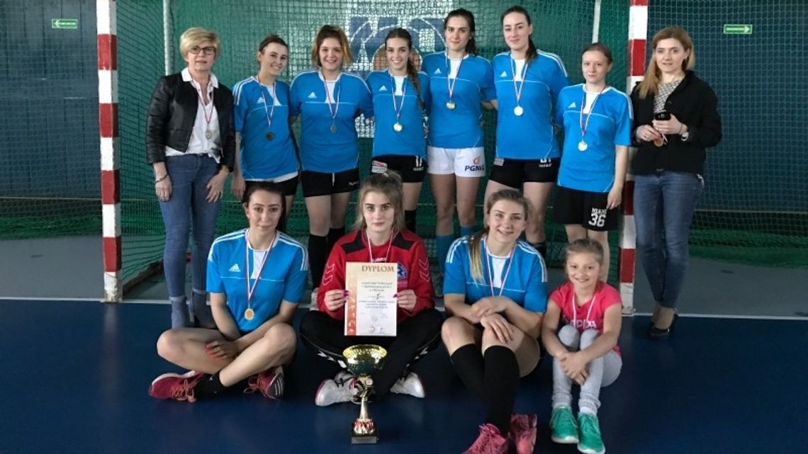 Piłkarki ręczne z "Chemika" tryumfują Piłkarki ręczne z "Chemika" tryumfują
