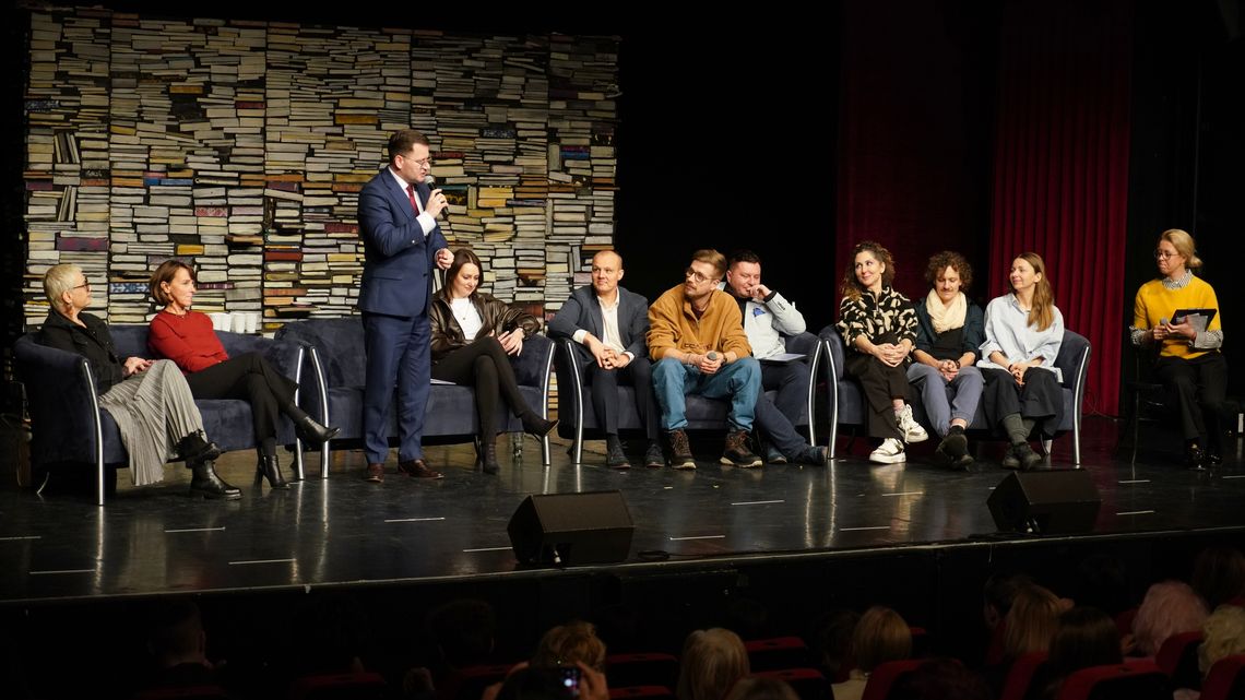 Po spektaklu czas na debatę o sztucznej inteligencji. "Teatr był zawsze takim pomostem pomiędzy tym, co trudne i tym, co można zaadoptować"