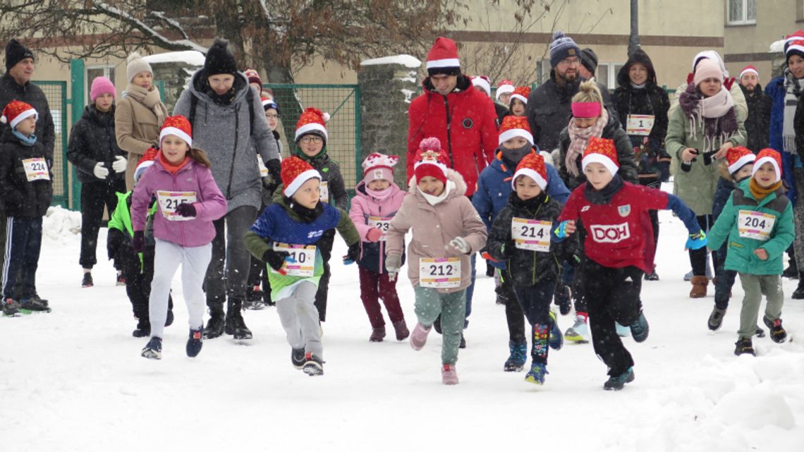 Pobiegli dla potrzebujących. Mila dla "dużych" i 400 m dla najmłodszych [ZDJĘCIA]