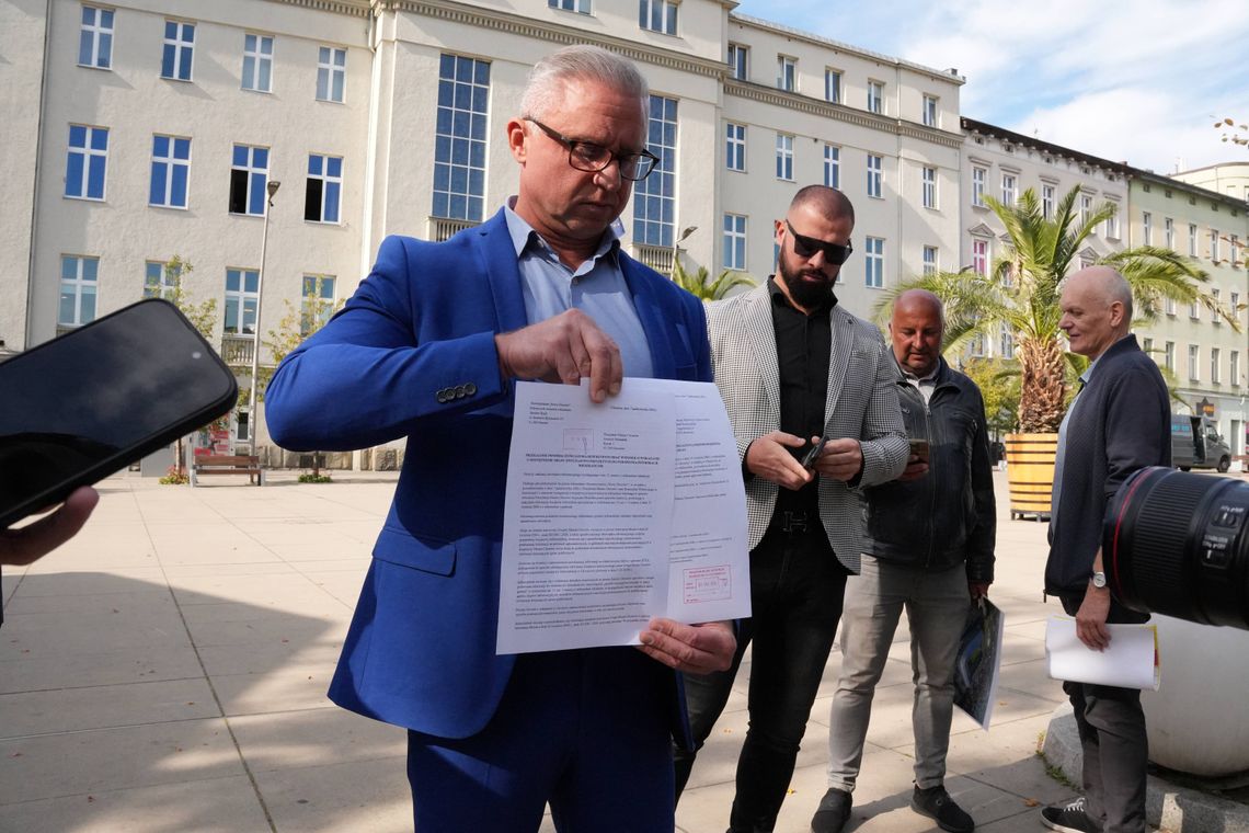 Podpisy zmarłych na listach poparcia referendum. “Nie jest to w naszym interesie”