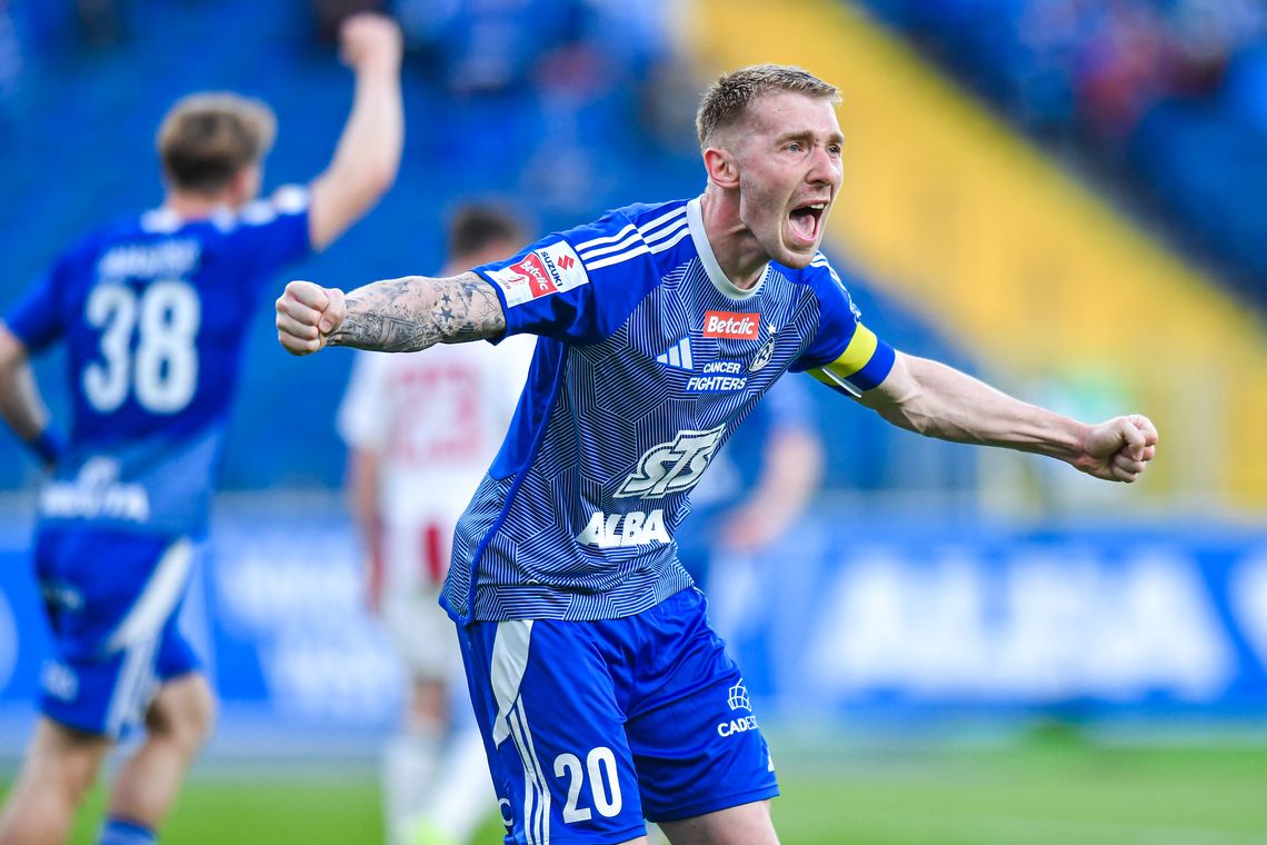 Podział punktów po emocjonującym starciu w Chorzowie! Piłkarze Ruchu zagrali w wyjątkowych trykotach