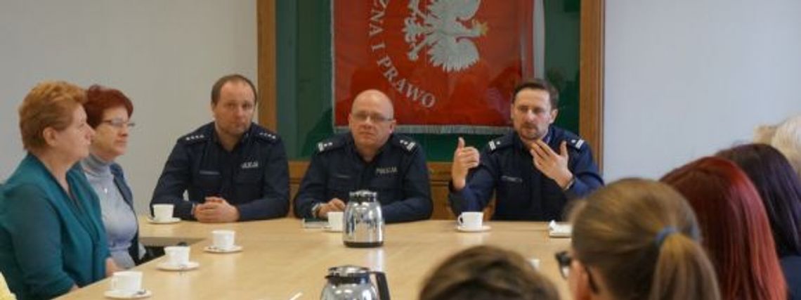 Policjanci i seniorzy o bezpieczeństwie