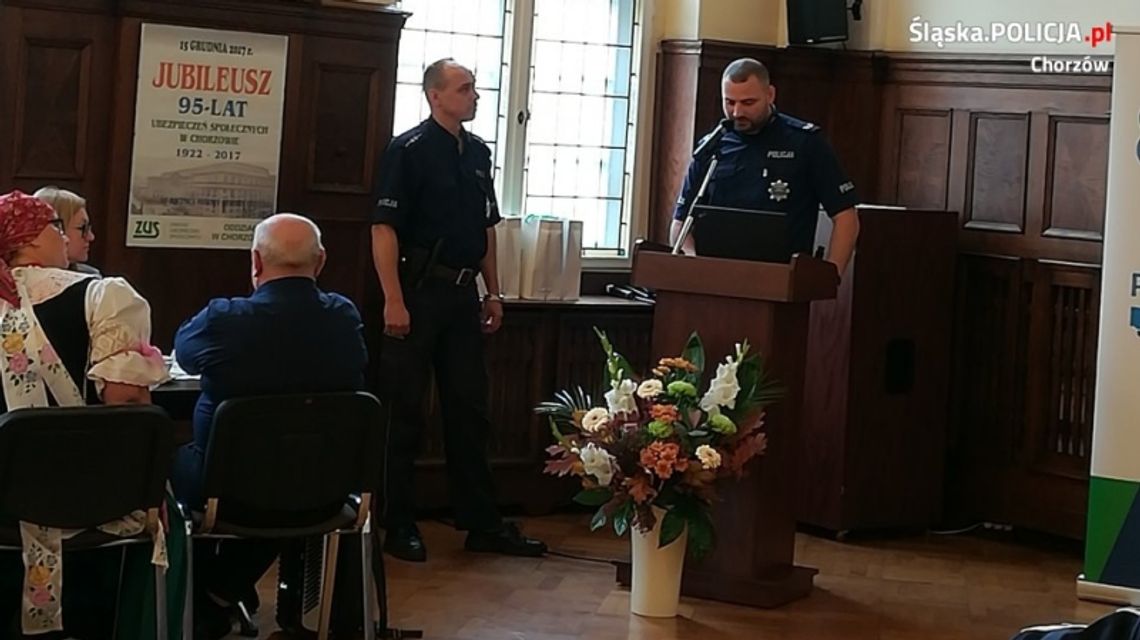 Policjanci na Dniu Seniora w ZUS-ie