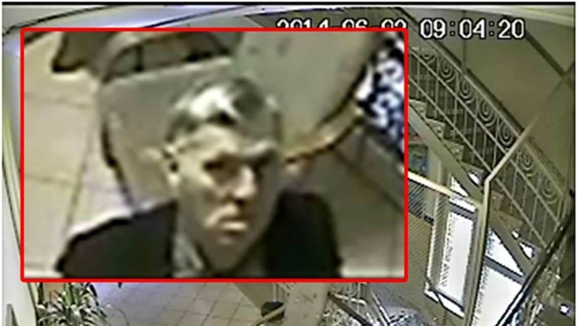 Policjanci poszukują sprawcy kradzieży krzyża