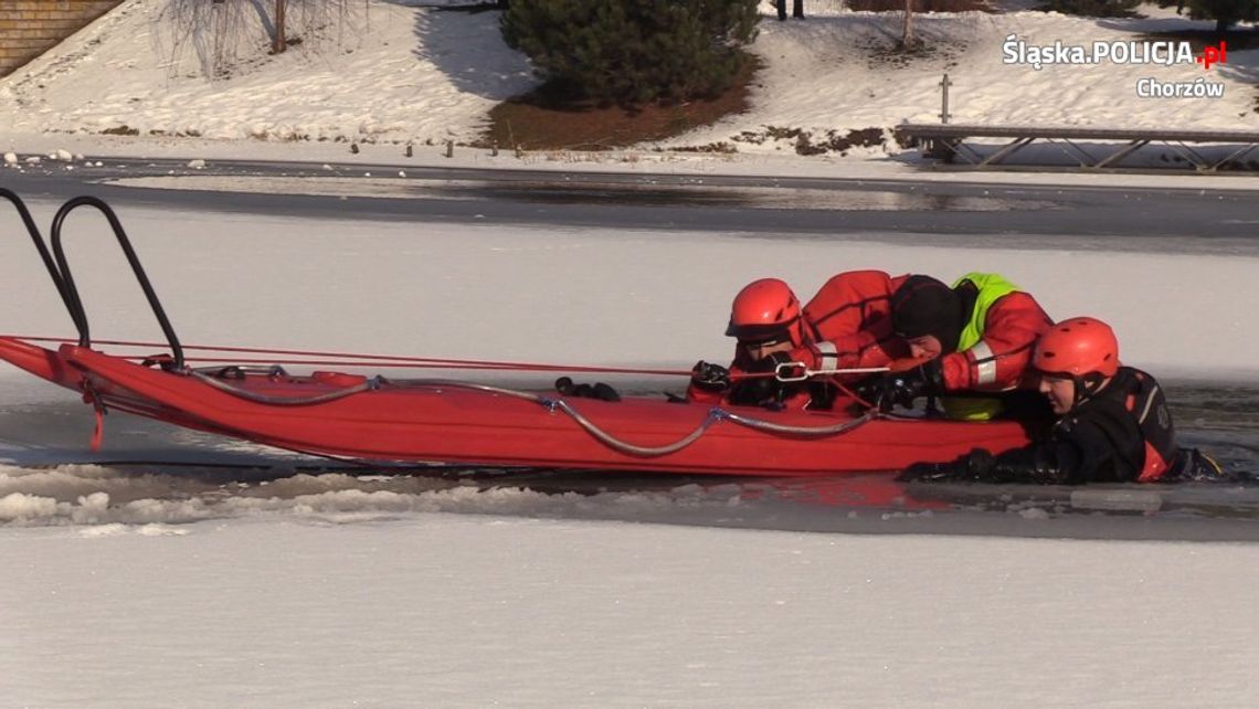 Policjanci przypominają: zabawa na lodzie może być śmiertelnie niebezpieczna