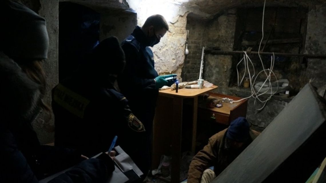 Policjanci uratowali dwóch mężczyzn