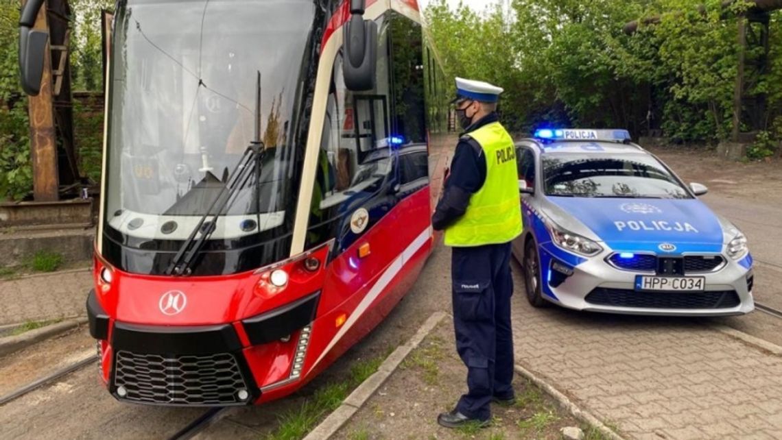 Policjanci wciąż sprawdzają czy przepisy są przestrzegane Policjanci wciąż sprawdzają czy przepisy są przestrzegane