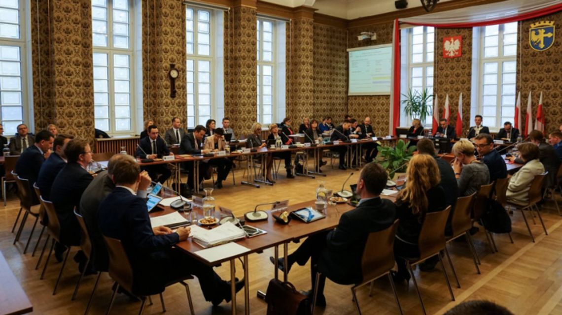 Polscy radni bez tajemnic: wykształcenie, płeć, wiek według GUS Polscy radni bez tajemnic: wykształcenie, płeć, wiek według GUS